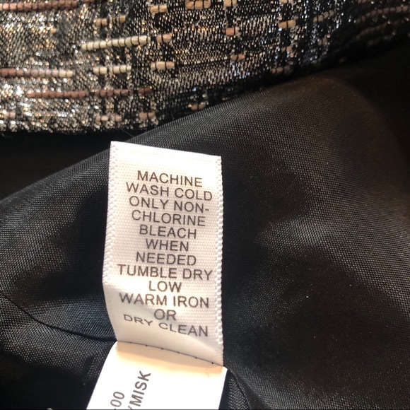 Banana Republic silver skirt. NWT - Picture 7 of 7